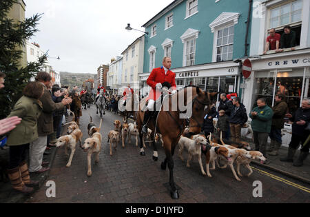 Lewes Sussex UK 26. Dezember 2012 - Hunderte von Menschen erwies sich als die traditionelle Boxing Day Jagd zu sehen Stockfoto