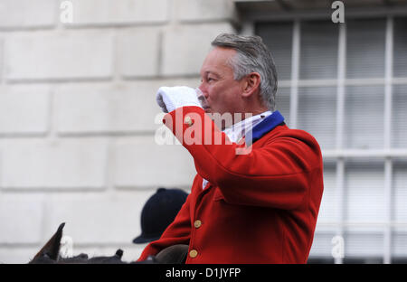 Lewes Sussex UK 26. Dezember 2012 - Hunderte von Menschen erwies sich als die traditionelle Boxing Day Jagd zu sehen Stockfoto