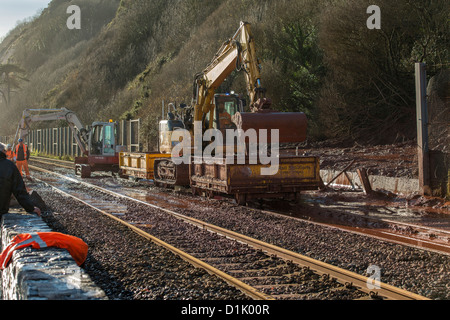 Teignmouth, Devon, England. 24. Dezember 2012. Ein Erdrutsch in Teignmouth Dawlish Eisenbahnlinie. Stockfoto
