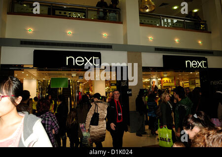 Nottingham, UK. 26. Dezember 2012. Käufer greifen Schnäppchen in den Geschäften der Stadtzentrum.  © Ian Francis / Alamy Live News Stockfoto