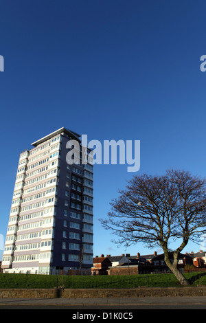 Ein Hochhaus Wohnblock in Sunderland, England. Stockfoto