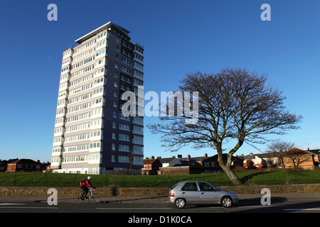 Ein Hochhaus Wohnblock in Sunderland, England. Stockfoto