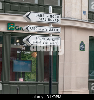 Paris Frankreich Europa Straßenschild, Gare du Nord Stalingrad Parc De La Villette Mairie du IX Hotel des Vantes Stockfoto