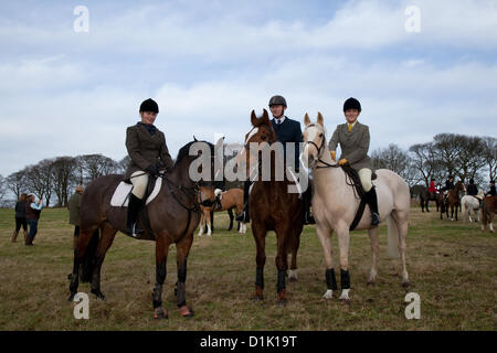 Horwich, in der Nähe von Bolton, Lancashire Mittwoch, 26. Dezember 2012: Pferde und Reiter sammeln für die jährliche Boxing Day Jagd auf Rivington Nordwest-England, UK. Bildnachweis: Mar Photographics / Alamy Live News Stockfoto