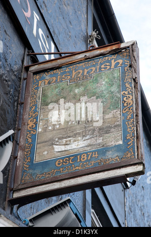 Mishnish Hotel und Pub Schild, Tobermory, Isle of Mull, Schottland Stockfoto
