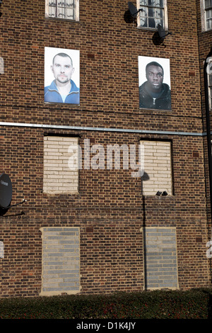 Ich bin hier von flüchtigen Bildern ist ein Werk der Kunst im öffentlichen Raum auf Samuel House, Haggerston Estate, Dunston Straße, Hackney, London, UK. Stockfoto