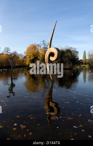 Skyscrapper, Bio-Heu-Skulpturen von Erno Bartha, Victoria Park, East London, UK. Stockfoto