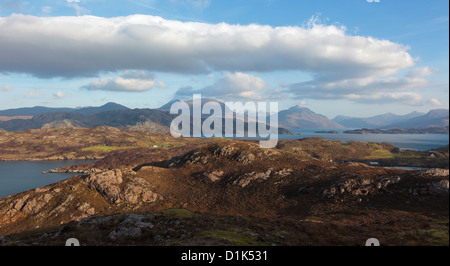 Blick auf Loch Shieldaig und oberen Loch Torridon, Beinn Alligin Beinn Eighe Gipfelns & Ben Damph Wester Ross Schottland, Vereinigtes Königreich. Stockfoto