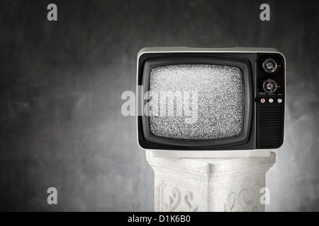 Alten tragbaren Fernseher mit Störgeräuschen. Stockfoto