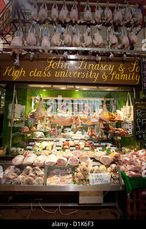 traditionellen Metzger-Shop in der Oxford Markthalle zu Weihnachten Stockfoto