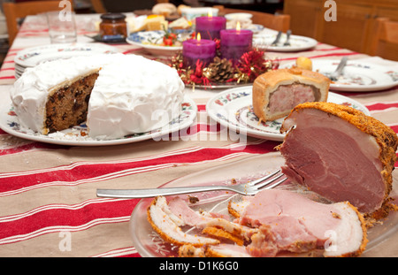 Weihnachten-Lebensmittel auf Tisch Stockfoto