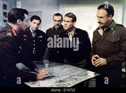 Die Brücke Von Arnheim Brücke zu weit, Dirk Bogarde,?, Sean Connery, Ryan O'Neal, Gene Hackman General Browning (Dirk Stockfoto