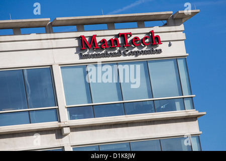 Ein Bürogebäude von Rüstungsunternehmen ManTech International Corporation besetzt. Stockfoto