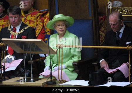 Die Königin besucht die Generalversammlung der Church Of Scotland in 2002 Stockfoto