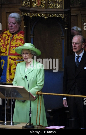 Die Königin besucht die Generalversammlung der Church Of Scotland in 2002 Stockfoto