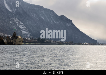 Blick auf Schloss Chillon (Schloss Chillon) und den Genfer See, in der Nähe von Montreux, Schweiz Stockfoto