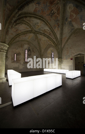 Lichtkasten Kunstinstallation in der Hauskapelle der Herzöge von Savoyen, das Schloss Chillon (Chateau de Chillon), Schweiz Stockfoto