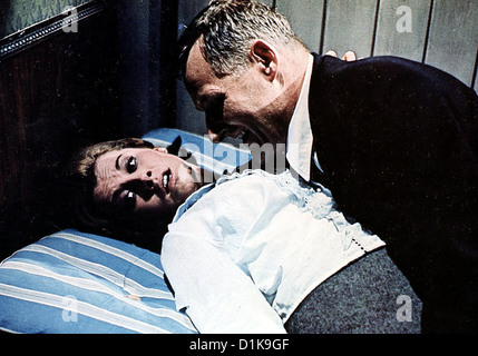 Fanatische sterben! Sterben! Mein Liebling!   Stefanie Powers Und Peter Vaughan in Szene *** lokalen Caption *** 1965-- Stockfoto