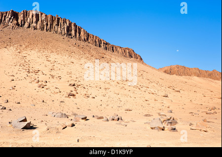 Richtersveld dolerit Klippen oberhalb des Orange River, C13 von Rosh Pinah nach Noordoewer, Ai Ais Richtersveld Transfrontier Park im südlichen Namibia Afrika Stockfoto