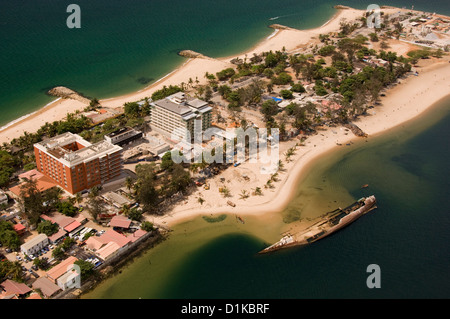 Wir überqueren die Ilha de Luanda, Spieß aus die Küste von Luanda, Abfahrt Luanda nördlich für Point Noire gebunden. Stockfoto