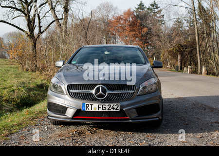 Der neue Mercedes Klasse A 250 AMG Sport parkt vor Einsamkeit Palast am 21. November 2012 in Stuttgart, Deutschland. Stockfoto