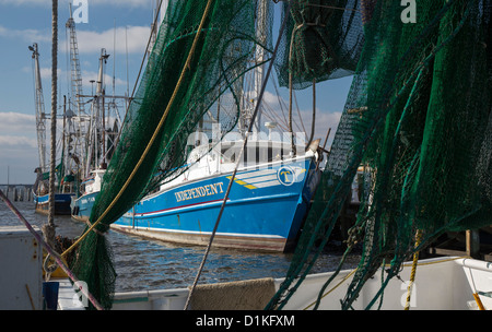 Biloxi, Mississippi - Garnelenfänger angedockt an der Back Bay. Stockfoto