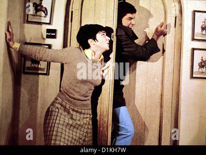 Der Spinner heben nicht Sie Brücke, niedriger Fluss Jacqueline Pearce, Jerry Lewis Pamela Lester (Jacqueline Pearce) Will Sich von Stockfoto