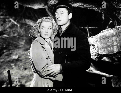 Aufstand In Trollness Rand dunkel Ann Sheridan, Errol Flynn Im von Den Nazis Besetzten Norwegen Leitet Gunnar Fischer Stockfoto