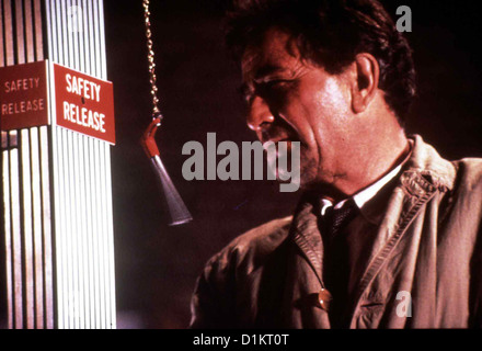 Columbo - Toedliche Tricks Columbo geht zur Guillotine Peter Falk Lt. Columbo (Peter Falk) Semesters Den Moerder Auch ohne Stockfoto