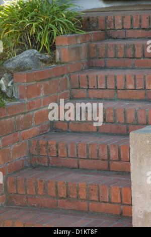 Gemauerte Stufen zum Haus in Carmel, Kalifornien Stockfoto