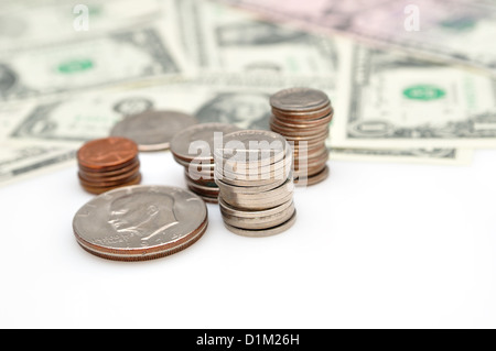 Dollar-Münzen und Banknoten. Stockfoto