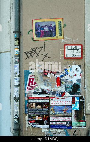 Poster an der Wand in Berlin Prenzlauer Berg, Deutschland Stockfoto