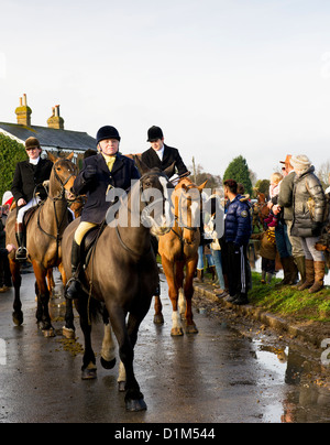 Die Essex-Jagd am Matching Green Village für die traditionellen Boxing Day treffen. Stockfoto