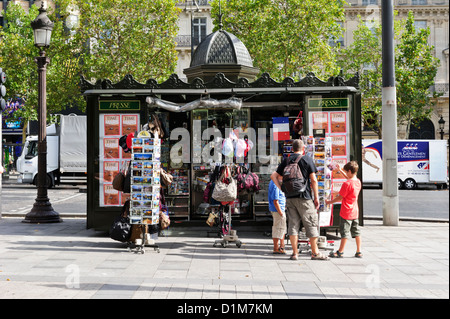 Touristischen Geschenke Shop, Champs-Elysées, Paris, Frankreich. Stockfoto