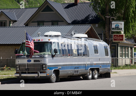 Airstream Wohnmobil geparkt in historischen Silverton Colorado verknüpft nach Durango Durango und Silverton Narrow Gauge Railroad Stockfoto