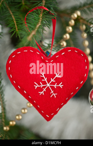 Rotes Herz fühlte Weihnachtsbaum Dekoration Stockfoto