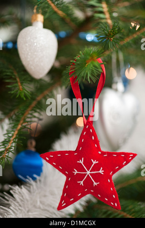 Weihnachtsbaum Dekoration handgefertigt aus Filz Stockfoto