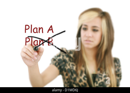 Business-Plan-Strategie ändern. Frau-Crossing-Over Plan A, schreiben Plan B. schöne junge Geschäftsfrau Skizzieren auf lächelnd Stockfoto
