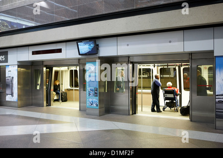 automatisierte Führungsschiene Transit System am internationalen Flughafen Denver Colorado USA Stockfoto