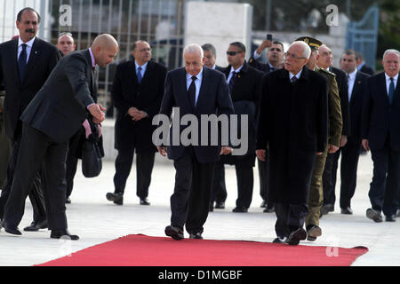 29. Dezember 2012 - Ramallah, Westjordanland, Palästinensische Autonomiegebiete - Generalsekretär der arabischen Liga Nabil Elaraby, während einer Feier der Ankunft in der Westbank Ramallah, 29. Dezember 2012 (Credit-Bild: © Issam Rimawi/APA Images/ZUMAPRESS.com) Stockfoto