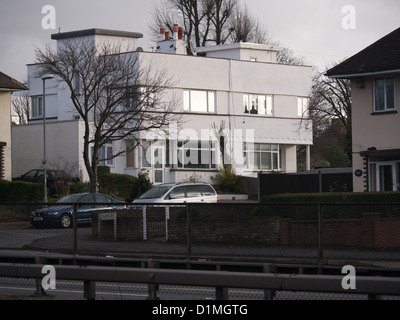 Eine weiße Art-deco-1920er oder 1930er Jahren Haus in New Malden, Süd-west-London Stockfoto
