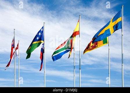 Nationalflaggen auf dem Display neben Lake Burley Griffin, Canberra, Australien Stockfoto