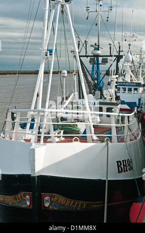 Angelboote/Fischerboote im Hafen schlendern, in Northumberland auf der Küste North East England, UK Stockfoto
