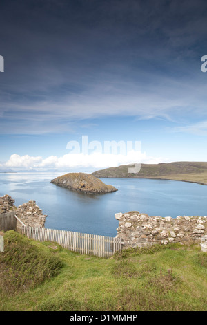 Duntulm Castle und Tulm; Bucht; Trotternish; Isle Of Skye; Schottland; UK Stockfoto