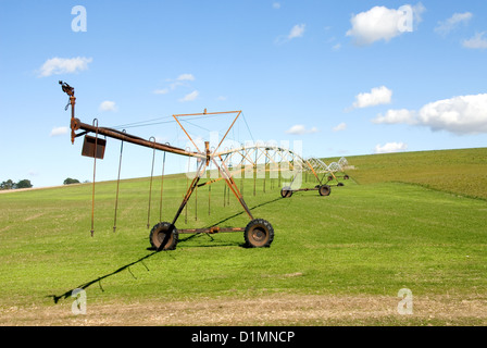Beregnungs-und Bewässerungstechnik auf einem Bauernhof im südlichen Hochland von New South Wales, Australien Stockfoto