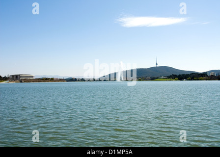 Der Captain Cook Memorial Wasserstrahl vom Lake Burley Griffin, Canberra, Australien Stockfoto