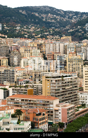 Mehrfamilienhäuser in der dicht besiedelten Stadt von Monte Carlo, Monaco Stockfoto