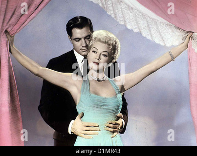 Solange Es Menschen Gibt Nachahmung Leben John Gavin, Lana Turner Der Junge Fotograf Steve Archer (John Gavin) Möchte Susis Stockfoto