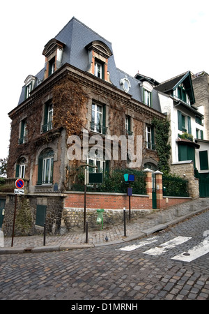 Ein altes Haus im Stadtteil Montmartre, Paris, Frankreich Stockfoto