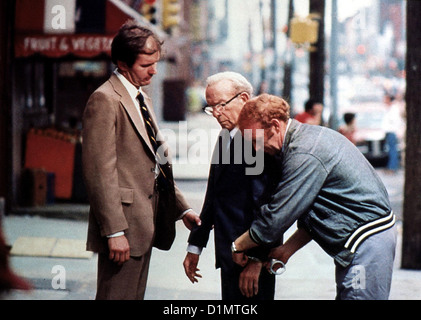 Sterben Sie Rentnergang gehen im Stil George Burns Joe (George Burns, m) Hat Seine Beiden Freunde Ueberlebt. Schliesslich Wird er Vom Stockfoto